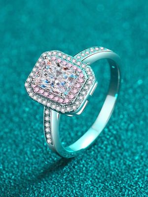 Luxurious Classic Design Moissanite Diamond Ring