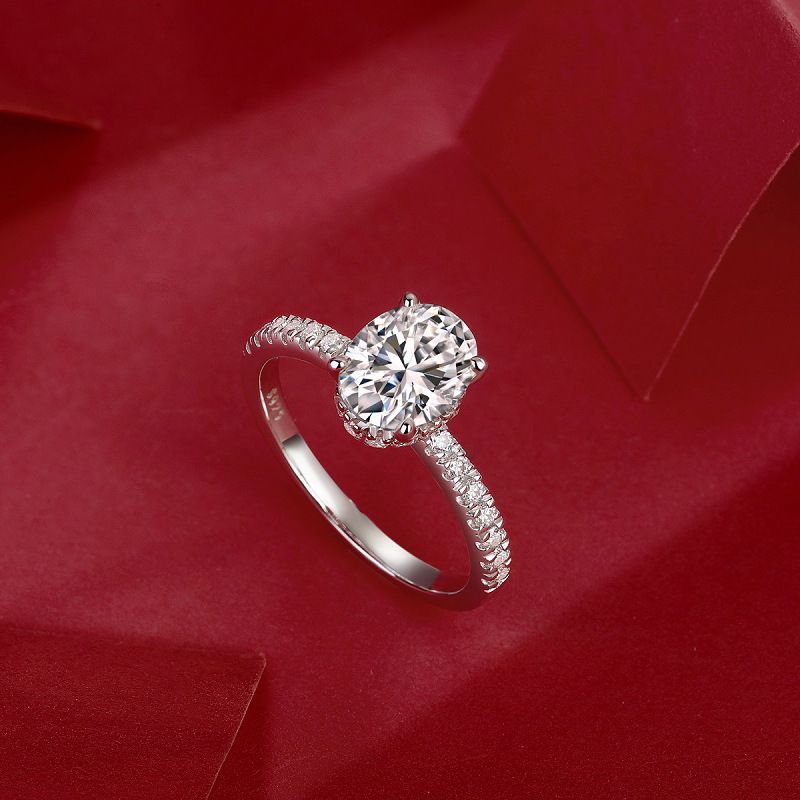 Luxurious Egg-shaped Design Moissanite Diamond Ring