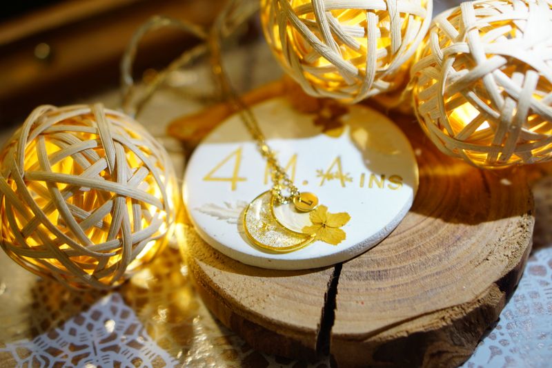 MOONLIGHT - Collier pendentif lune Collection Noël