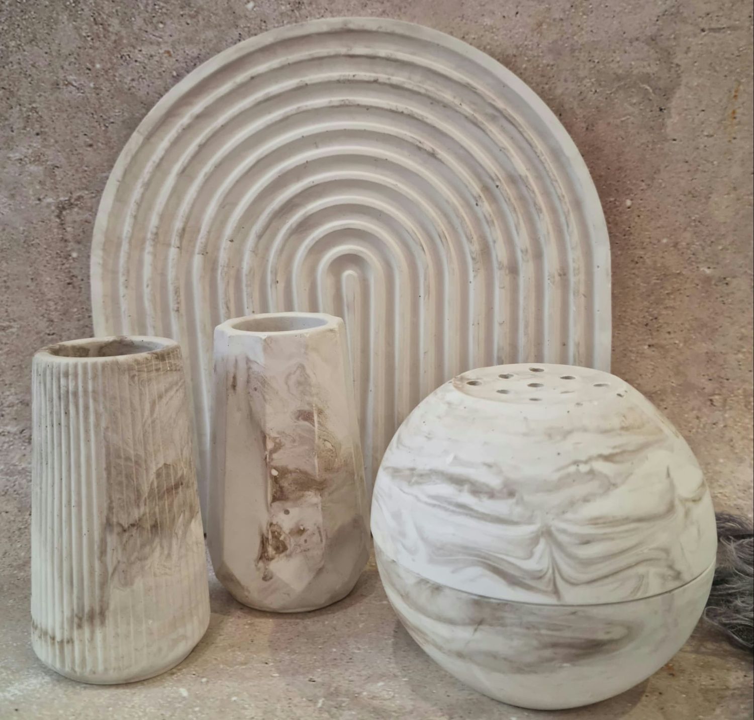 Gypsum set consisting of a tray, two vases and an incense burner