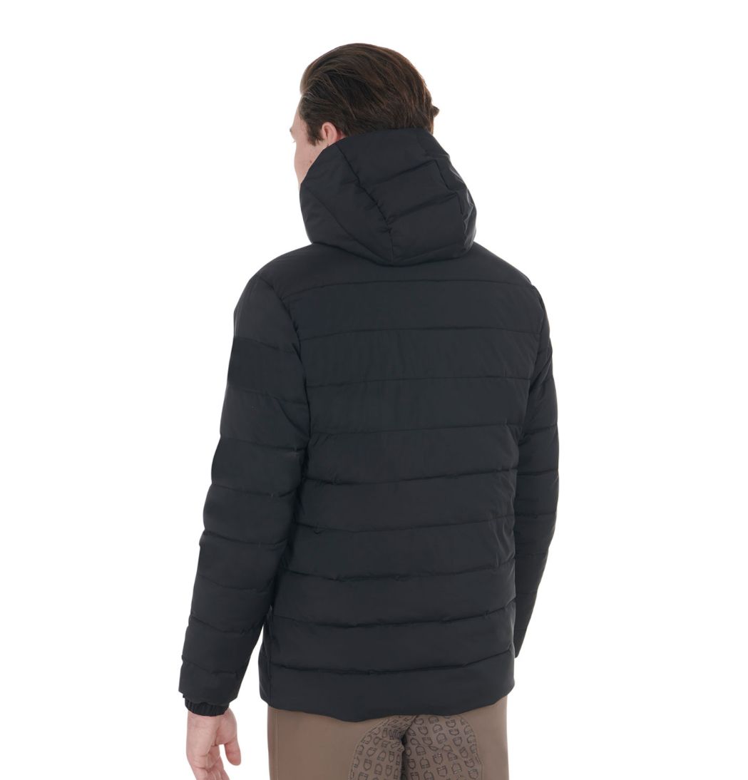 PIUMINO UOMO  EQUESTRO CON CAPPUCCIO CON PATCH SILICONICO