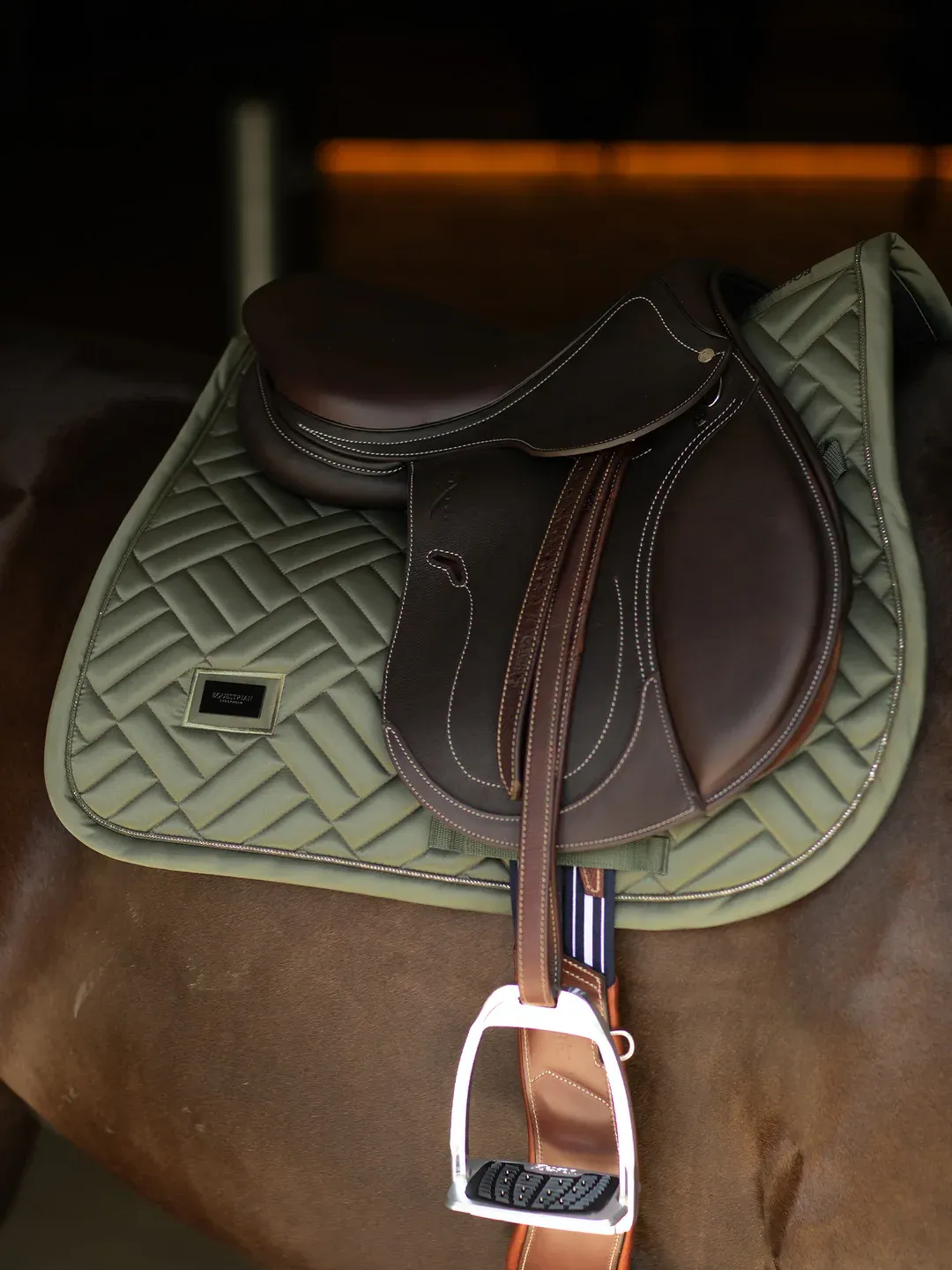 SET STTOSELLA E CUFFIA EQUESTRIAN STCKHOLM MODERN STIKING VALLEY