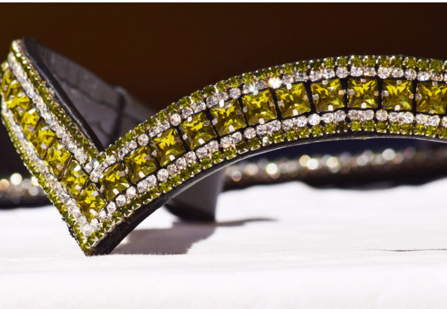 FRONTALINO PURE BRILLIANCE OLIVINE V SHAPE