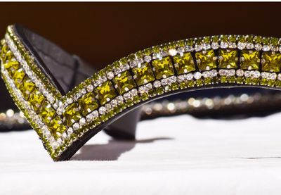 FRONTALINO PURE BRILLIANCE OLIVINE V SHAPE