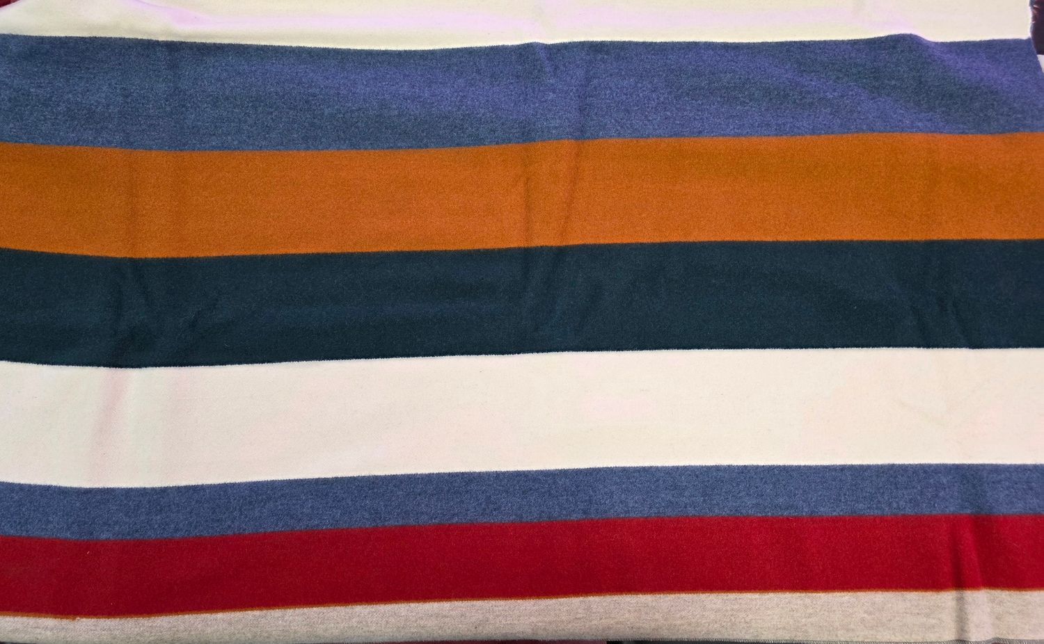 Pendleton Pioneer Dobby Blanket 90x90: Multi (White, blue, orange, green, red, grey)