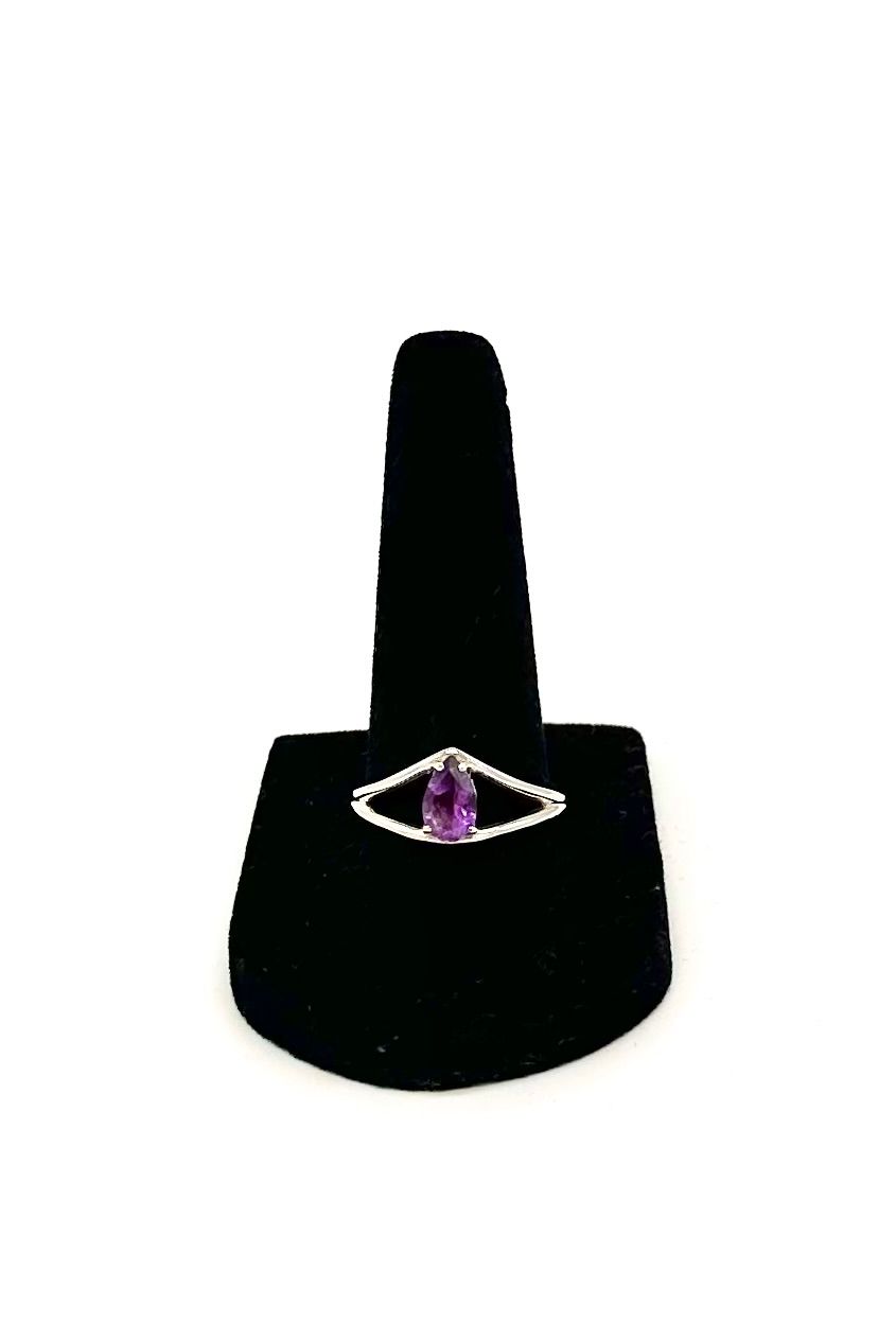 925 Sterling Silver Teardrop Amethyst Ring   Size 8