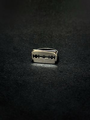 Razor-blade Ring