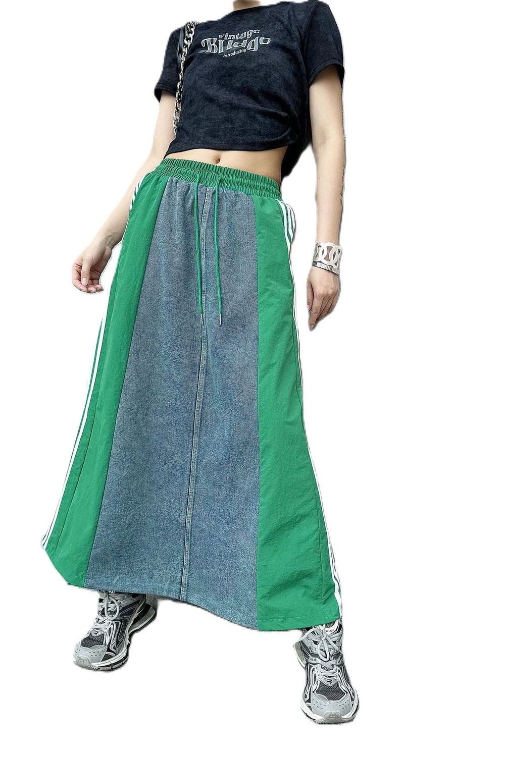 PatchViva – Women&#39;s Denim Skirt with a Relaxed Cut and Artisanal Touch
