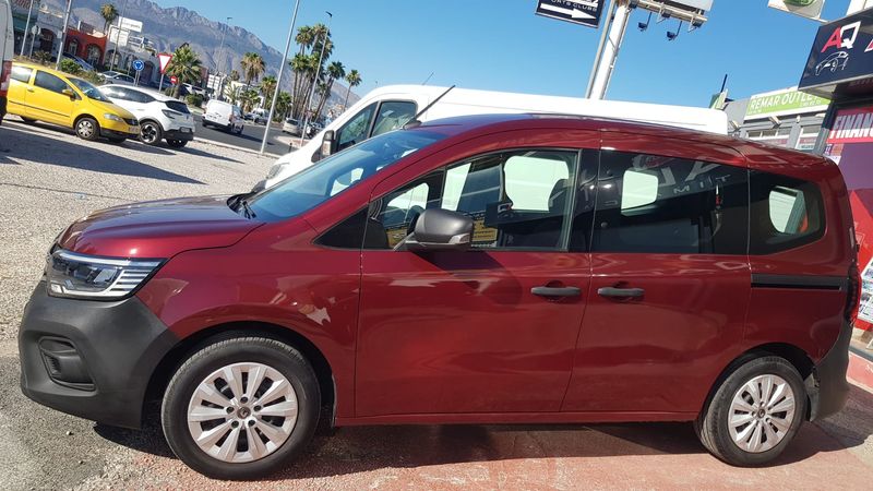 RENAULT KANGOO COMBI DIESEL DE 95CV, DEL 2023 CON 91 MIL KM