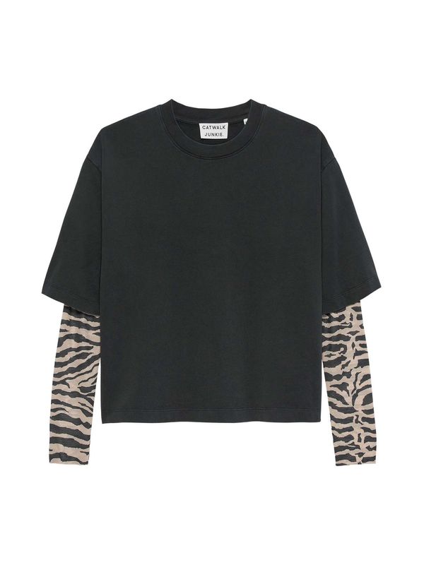 Loose fit T-shirt with zebra mesh sleeves