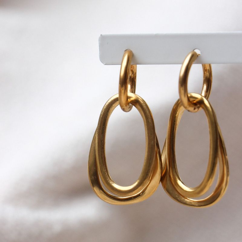 Twice around hoop gold