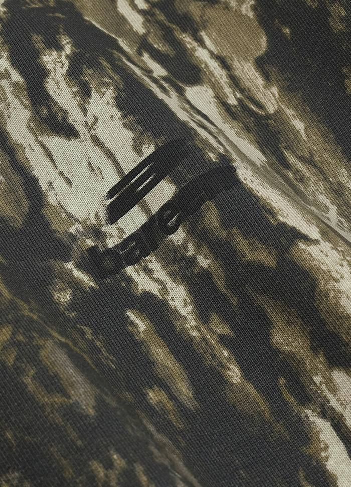 Logo overesized camo