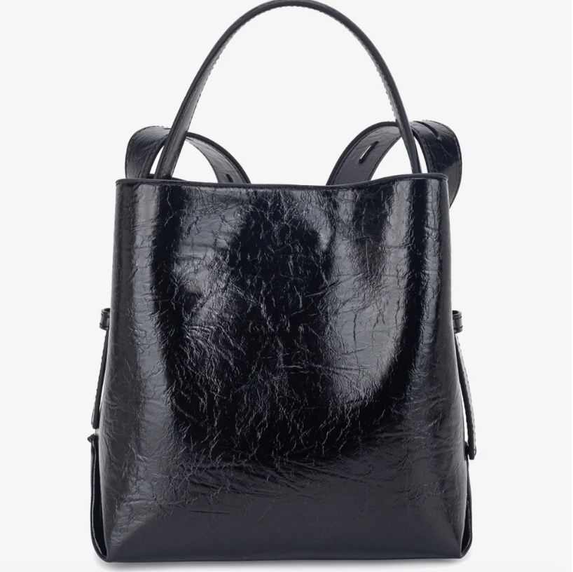 Molly Lacquer, Color: Black