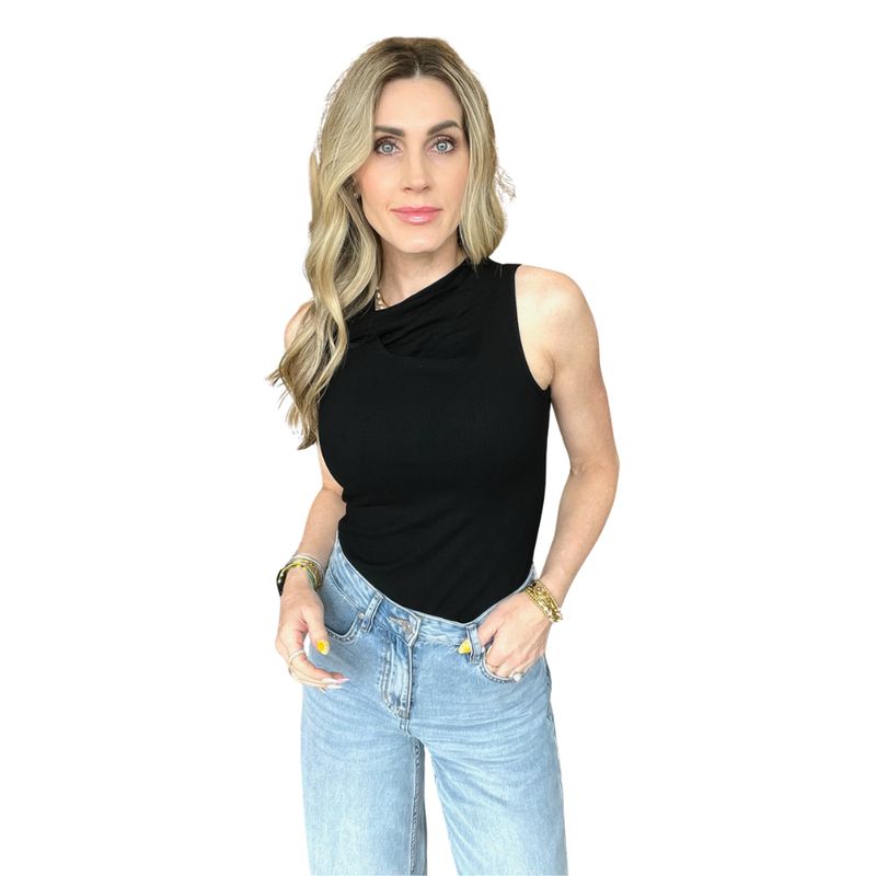 Twist Front Top