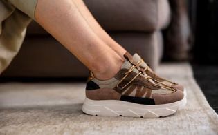 SNEAKER