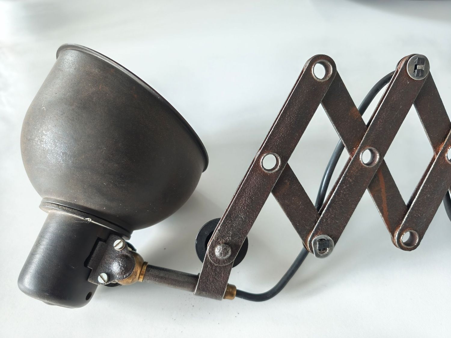 Alte originale Scherenlampe Werkstattlampe Industrie Design Art decó Wandlampe Bauhaus voll funktionstüchtig Helion