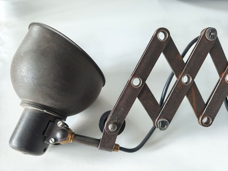 Alte originale Scherenlampe Werkstattlampe Industrie Design Art decó Wandlampe Bauhaus voll funktionstüchtig Helion