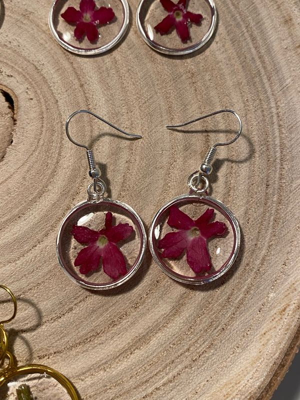 Pendientes de flores encapsuladas