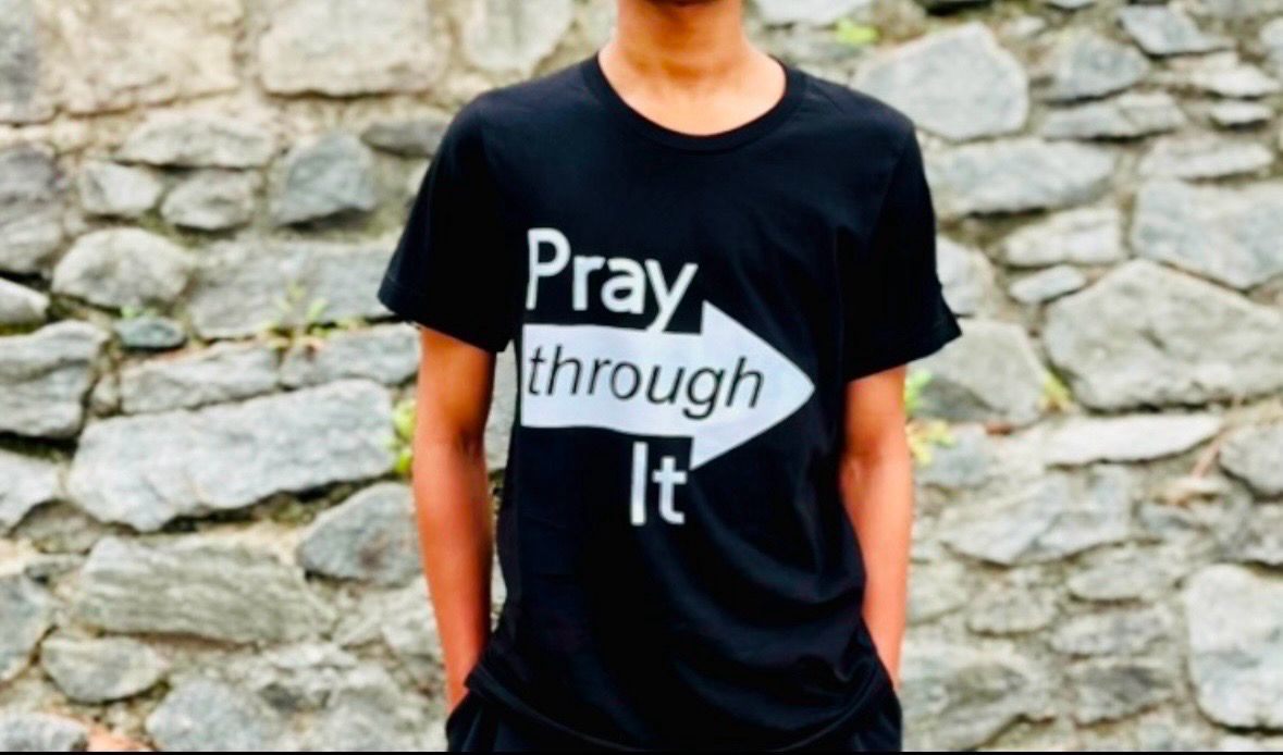 Kids Black Pray Through It T-Shirt(Unisex)