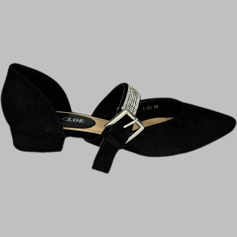 Black pumps