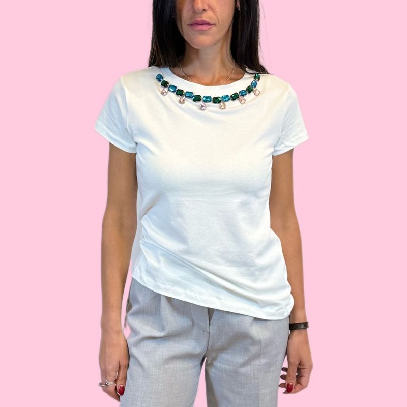 T-shirt with stones