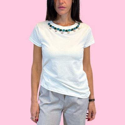 T-shirt with stones