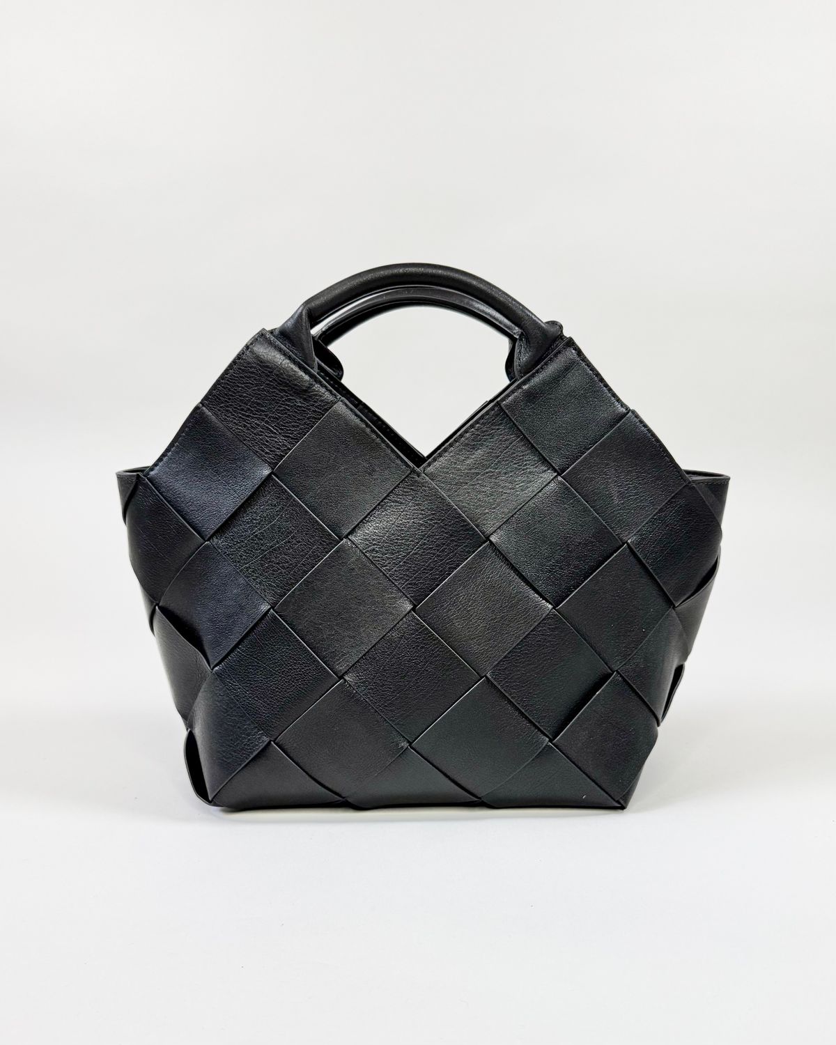TRESSÉ – Black Dollar Leather