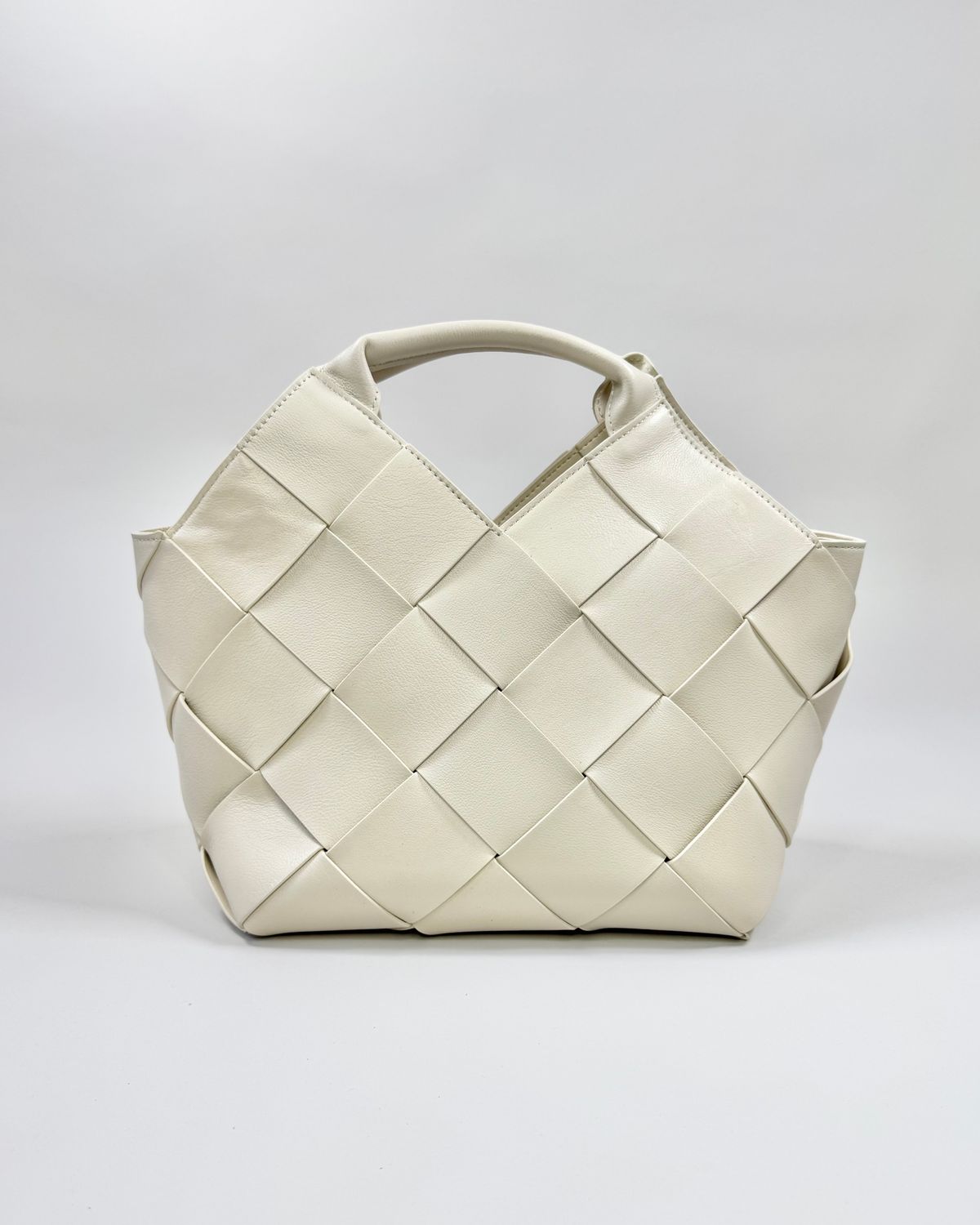 TRESSÉ – Cream Dollar Leather