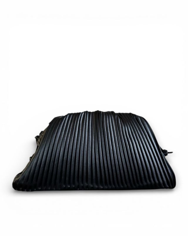 RIVIERA – Black Pleated Leather
