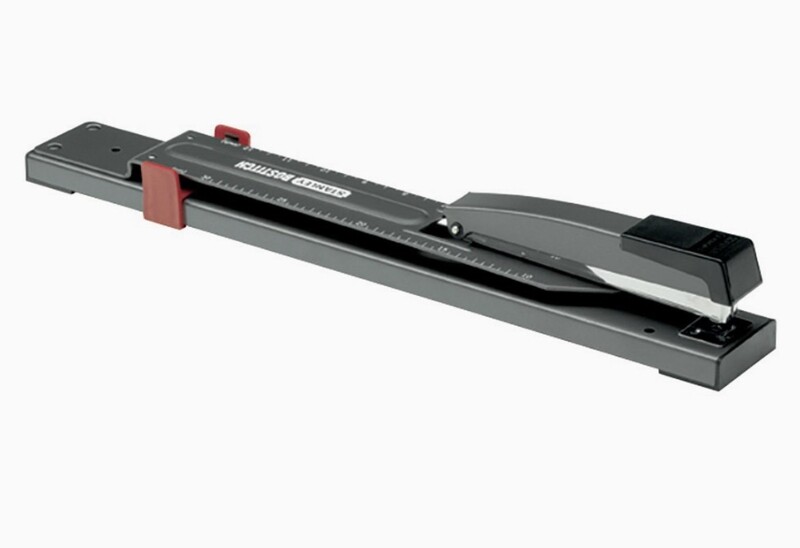 Engrapadora de largo alcance Stanley Bostitch, capacidad para 20 hojas, usada en buen estado