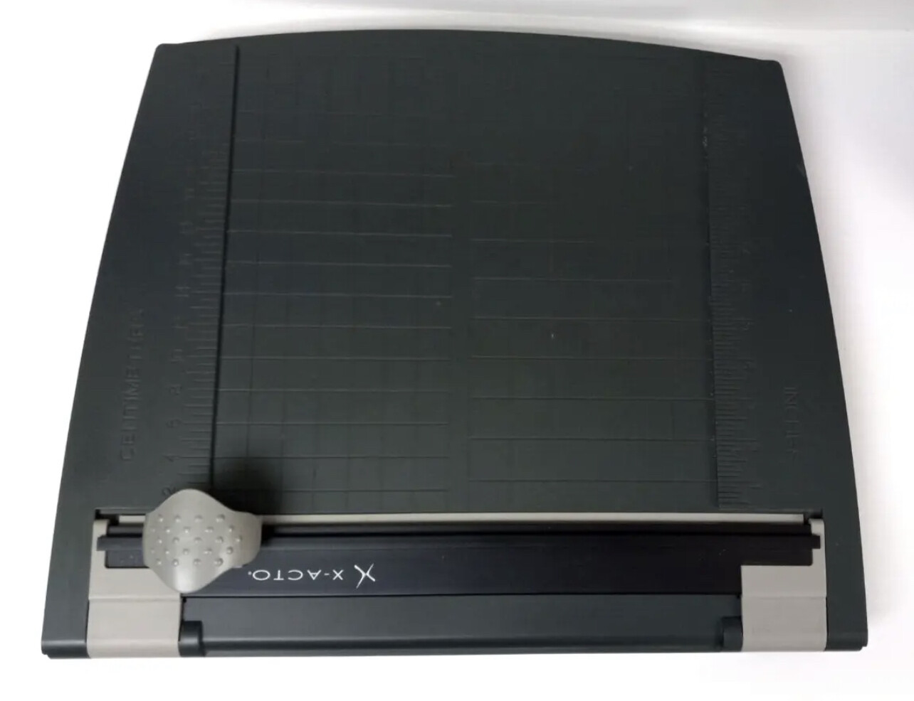 Cortadora rotativa de papel X-ACTO de 12&quot;. Liviana y portátil