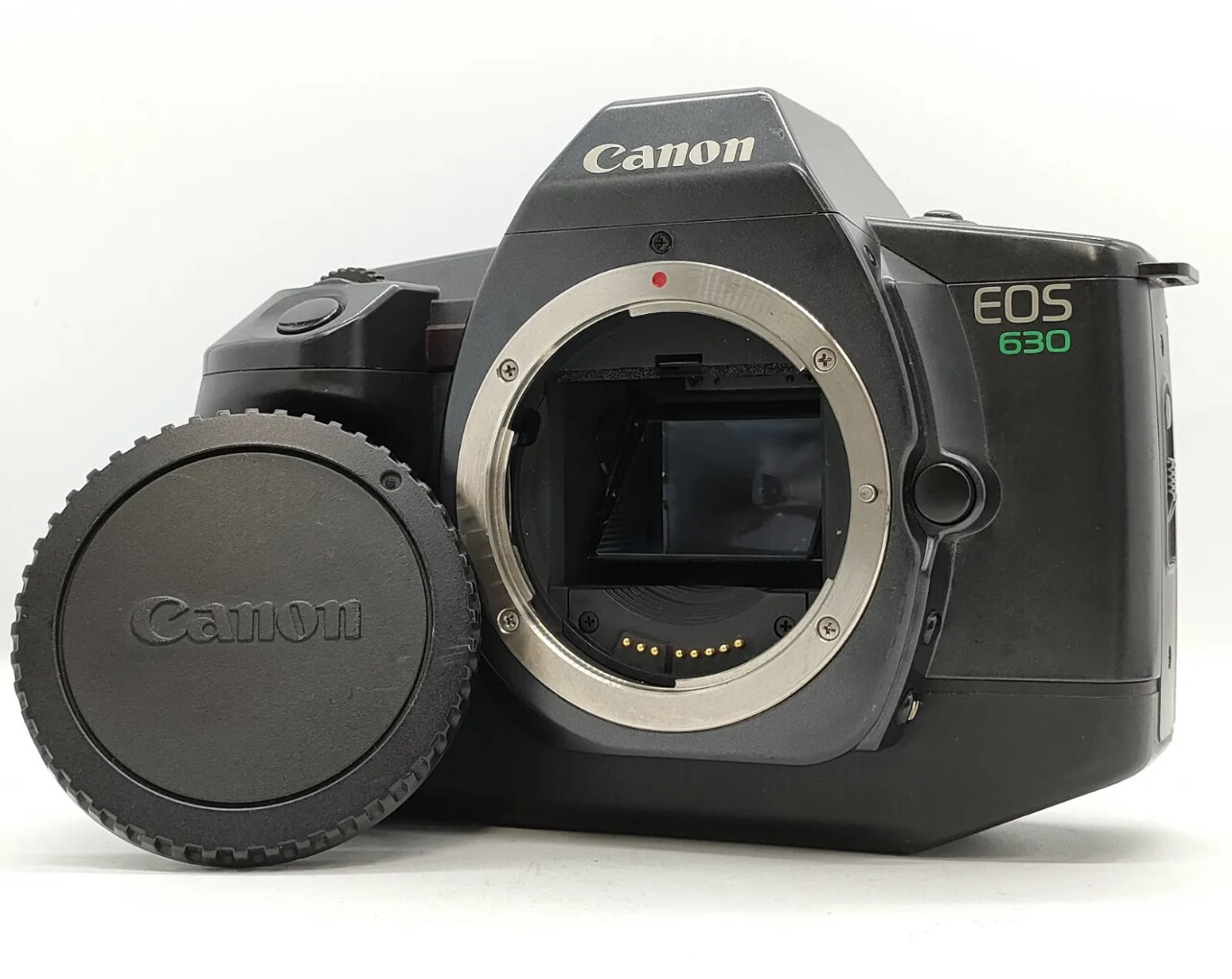 Canon EOS 630 Black SLR 35mm Film Camera Body, usada en buen estado