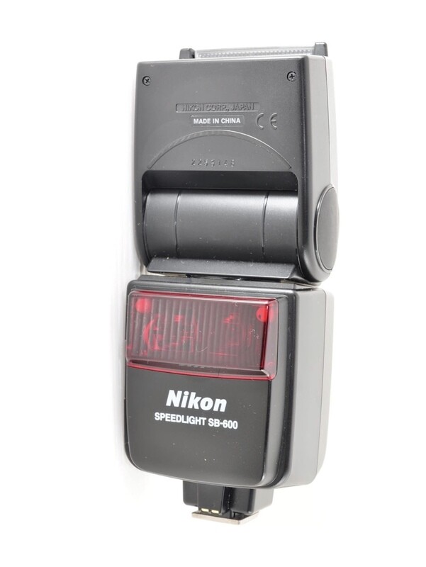 Flash Nikon SB-600 Speedlight para cámaras SLR digitales Nikon, Zapata, Case. Manual. Usado como nuevo.