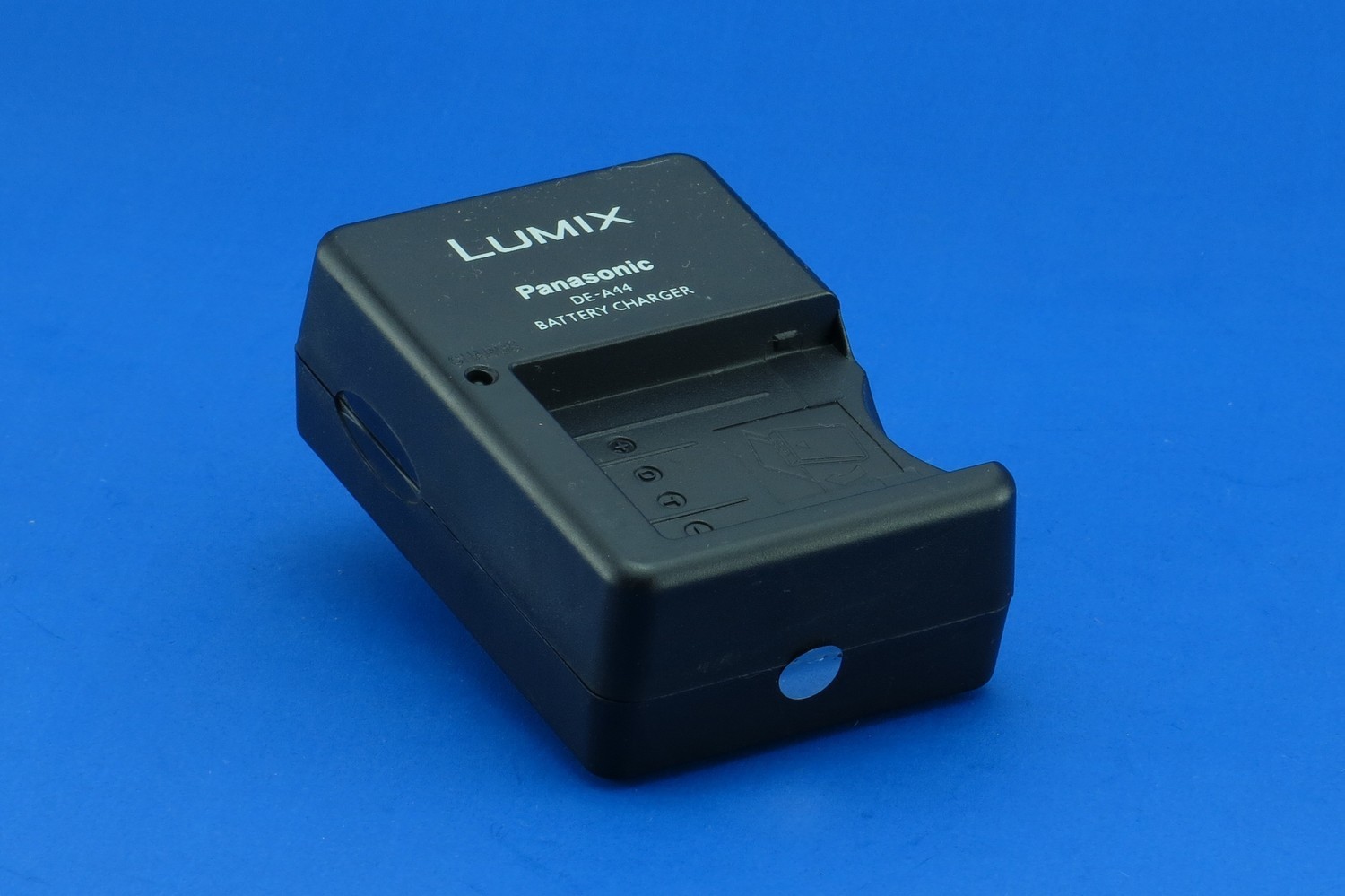 Panasonic DE-A44 Battery Charger