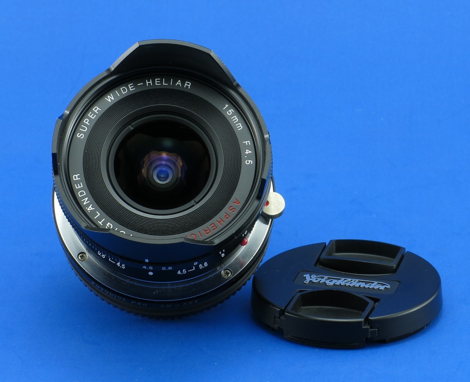 Voigtlander Super Wide-Heliar 15 mm f:4.5  con adaptador LM (Leica) - E-mount ( Sony alfa)