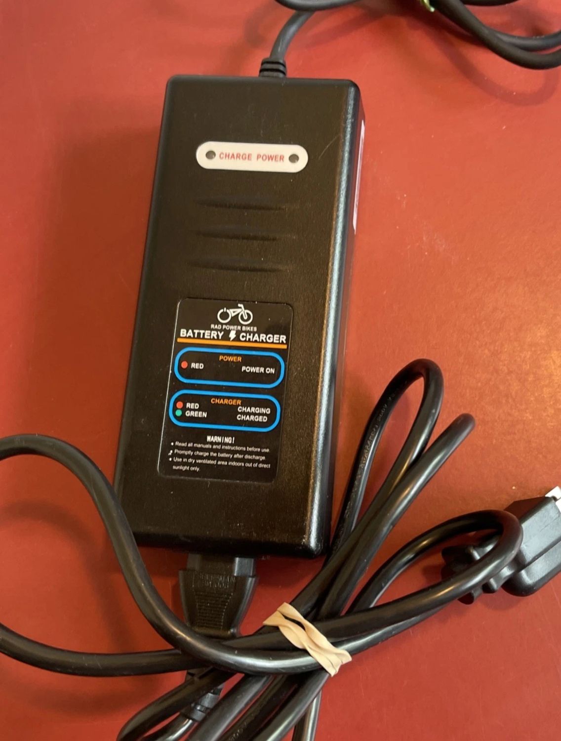 Cargador Rad Power ST SHC-8100LD para bicicletas eléctricas, usado en buen estado