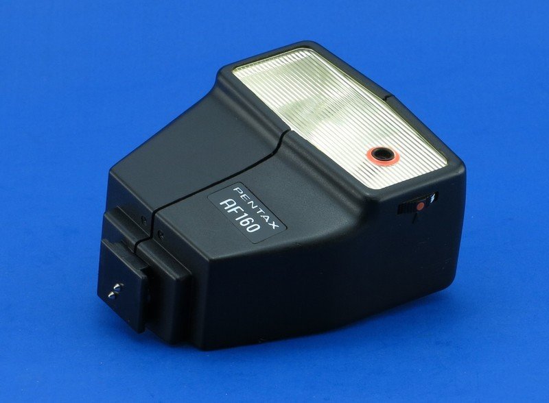 Pentax AF160. Flash universal