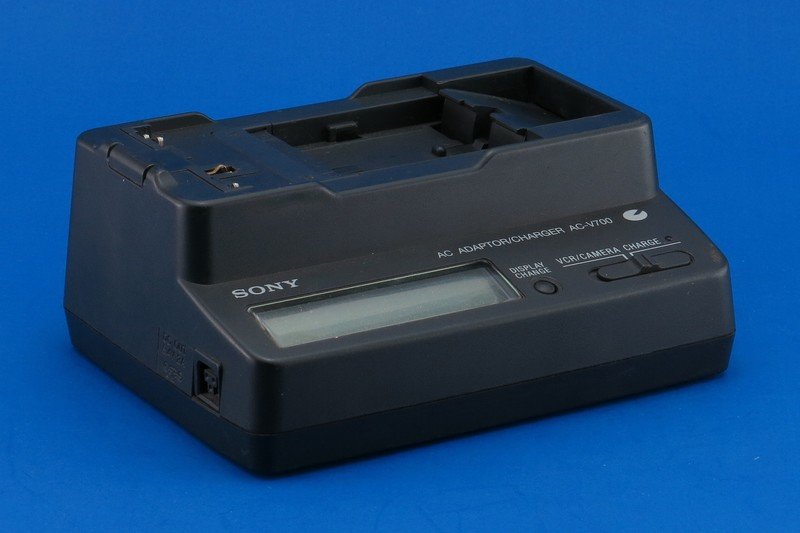 Sony AC adaptor / charger AC-v700