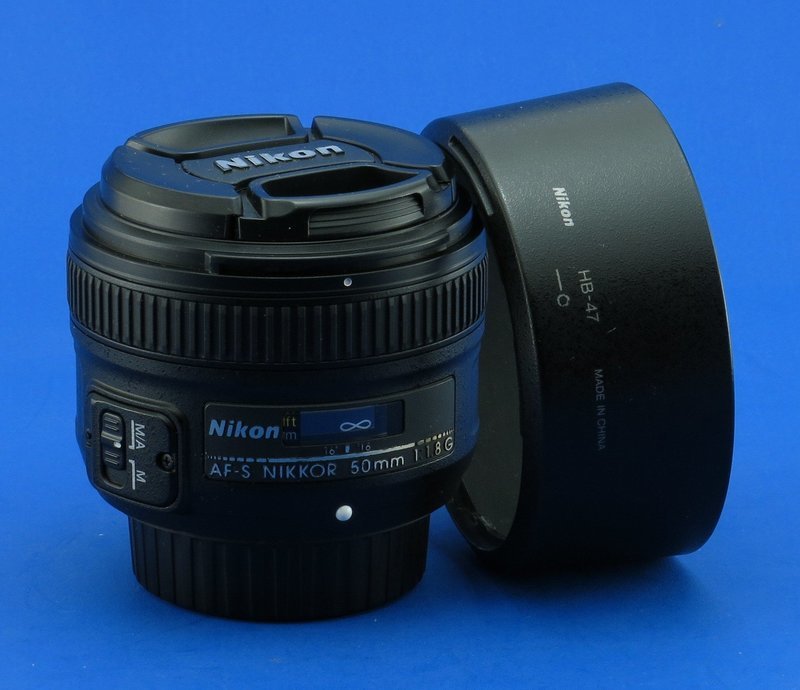 Nikon AF-S DX NIKKOR 50mm f/1.8G Lens with Auto Focus for Nikon DSLR Cameras