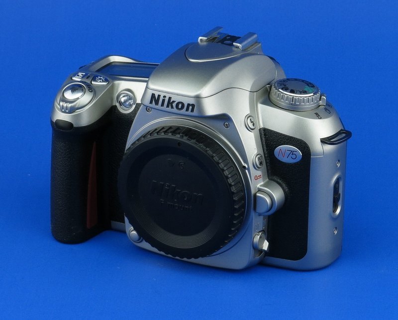 Camara de Rollo : Nikon N75
