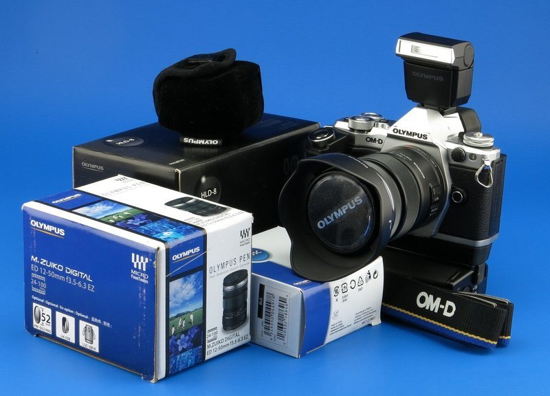 Olympus OM-D E-M5 Mark II +12-50 f3.5-6.3 ( 24-100 mm) + grip HLD-8 + flash Olympus