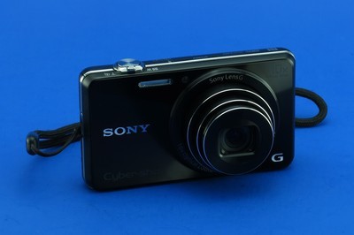 Sony DSCWX220/B 18.2 MP Digital Camera with 2.7-Inch LCD (Black). Cable para cargar, memoria, bolso Sony.