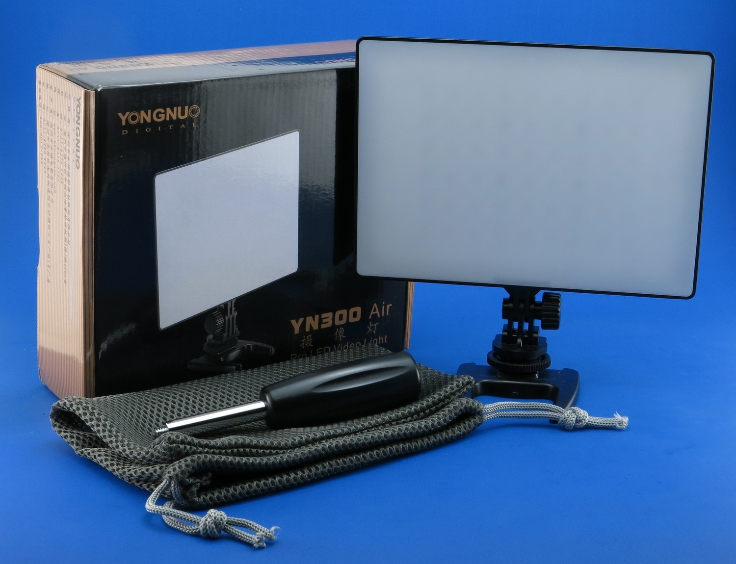 YN 300 AIR. video light