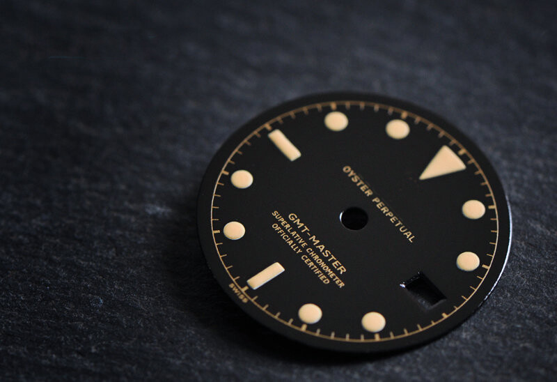 GMT 1675 gloss dial