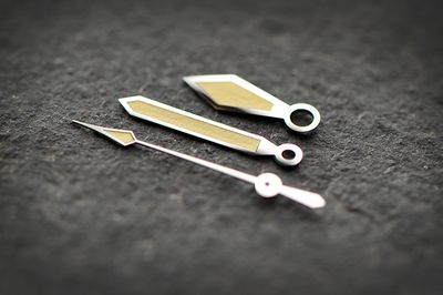 R Milsub Sword yel lume 5517 hand (ETA)