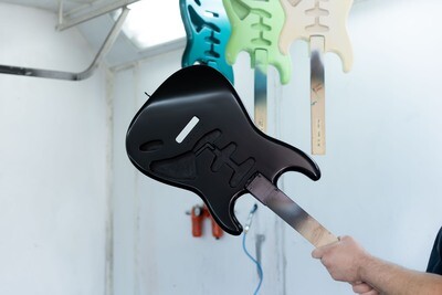 S-Classic in Black, Medium/Heavy Relic