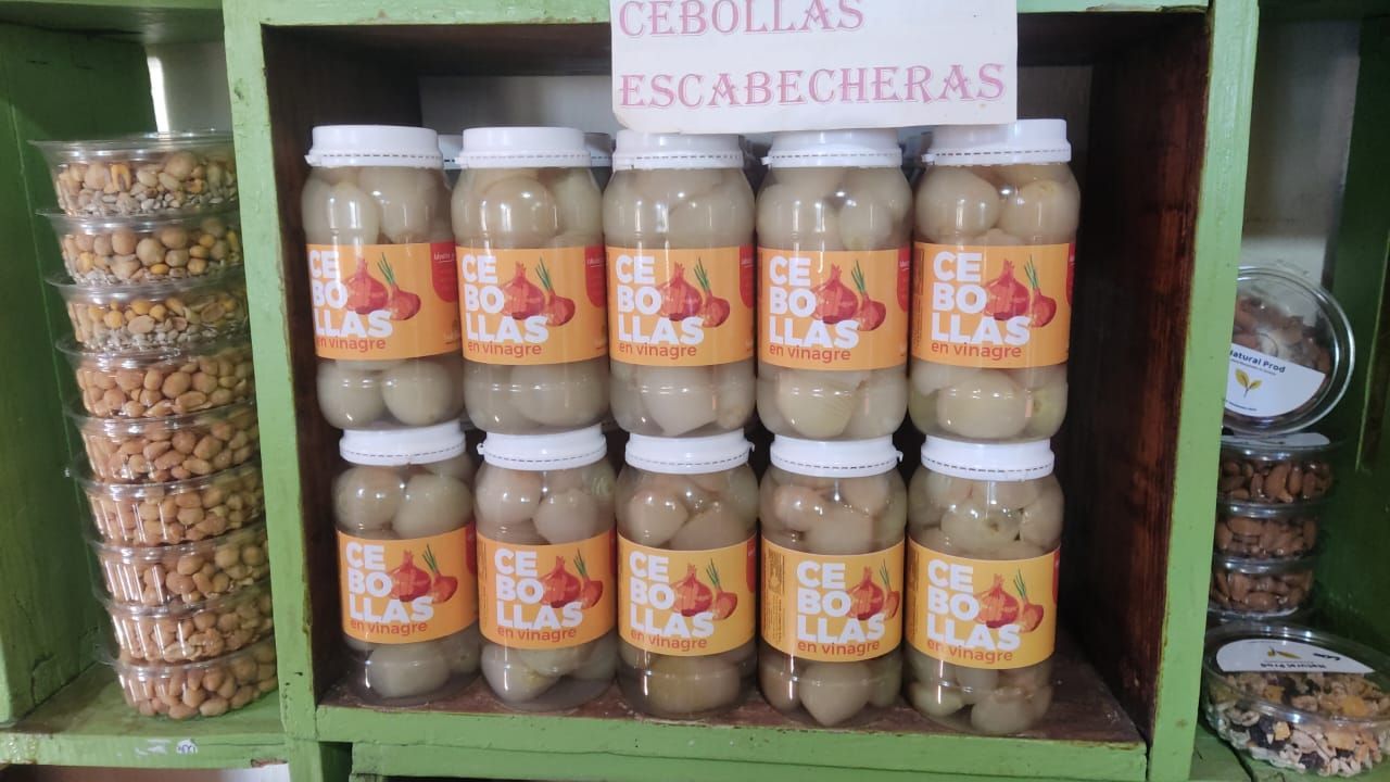 Cebollas escabechadas
