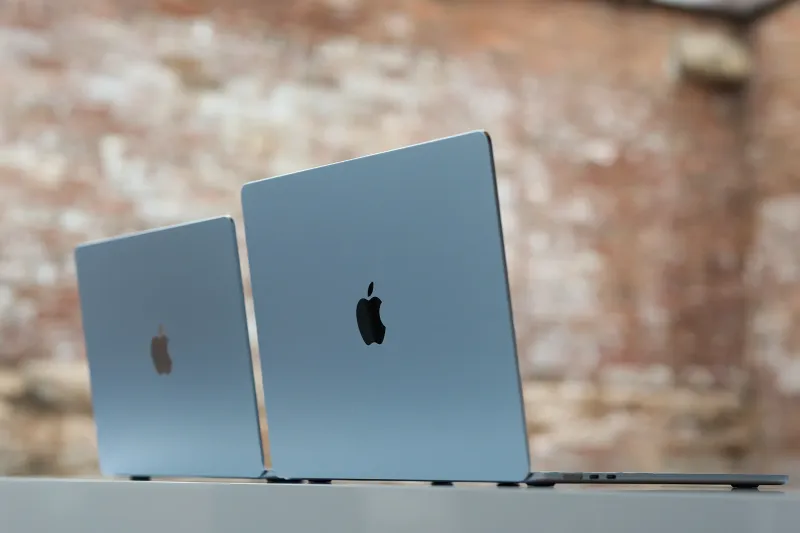 APPLE MACBOOK AIR 15&quot; - M4 10-CORE CPU 10-CORE GPU 24GB RAM 512GB SSD (2025)