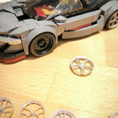 mit standar 4x Ferrari 296 GTB Radkappen