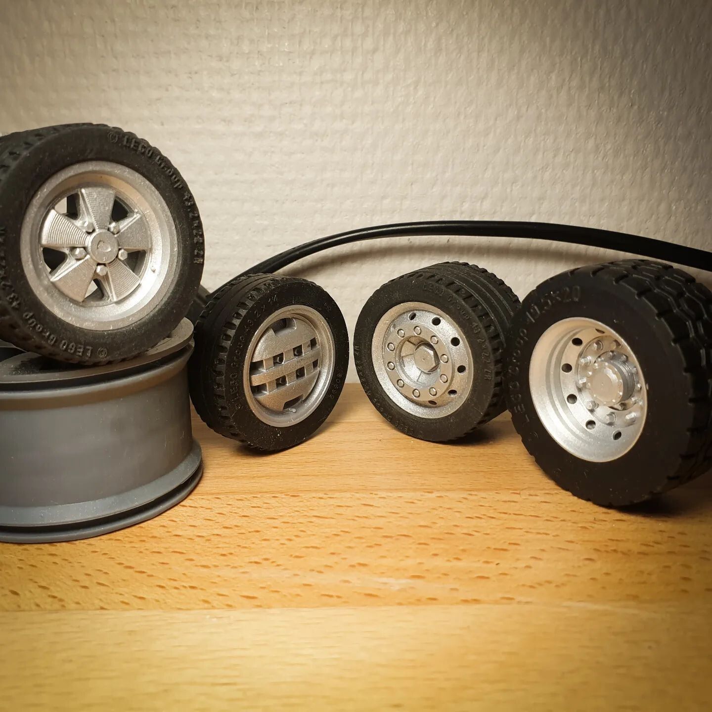 order custom hubcaps or and rims